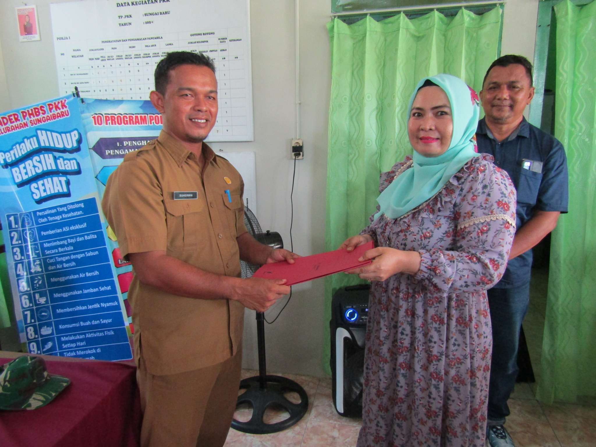 PENYERAHAN SK (SURAT KEPUTUSAN) PENGURUS RT DAN RW KELURAHAN SUNGAIBARU KECAMATAN MENTOK MASA BHAKTI TAHUN 2026 S.D 2030.