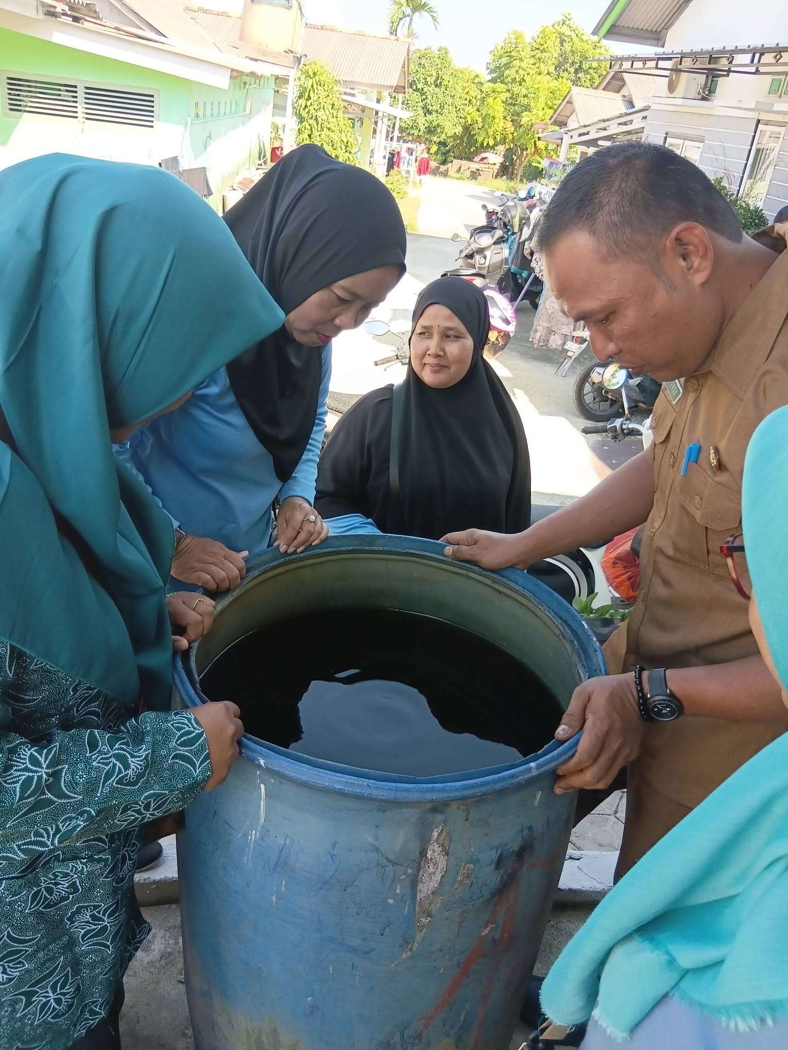 Kegiatan Peninjauan Jentik Nyamuk dan Survei ABJ (Angka Bebas Jentik)